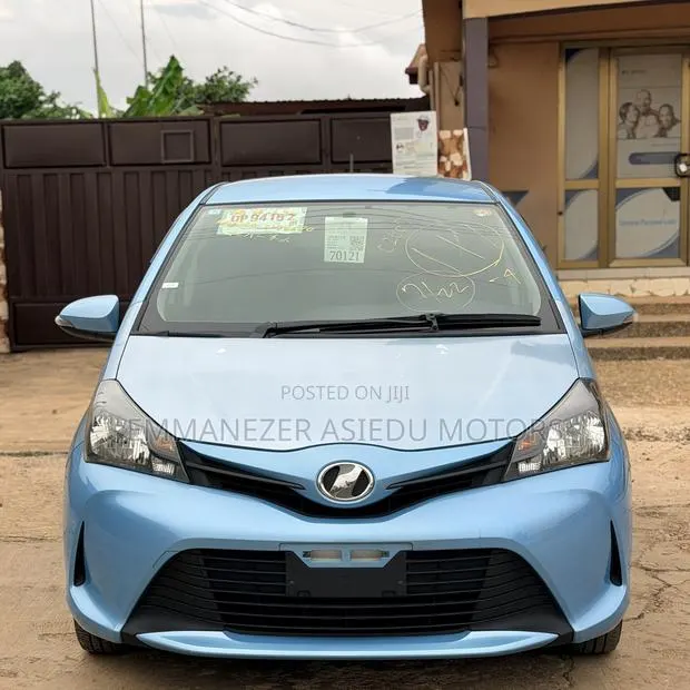 Toyota Vitz 1.3 FWD 5dr 2015 Blue · Photo 1