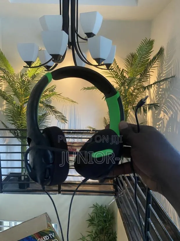 Gaming Head Set Available · Photo 1
