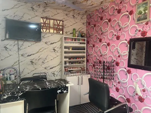 16ft Nail and Braiding Shop (Container) · Photo 1