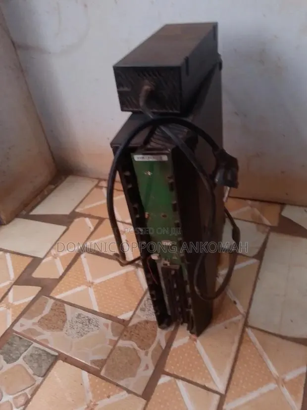 Home Used Xbox · Photo 1