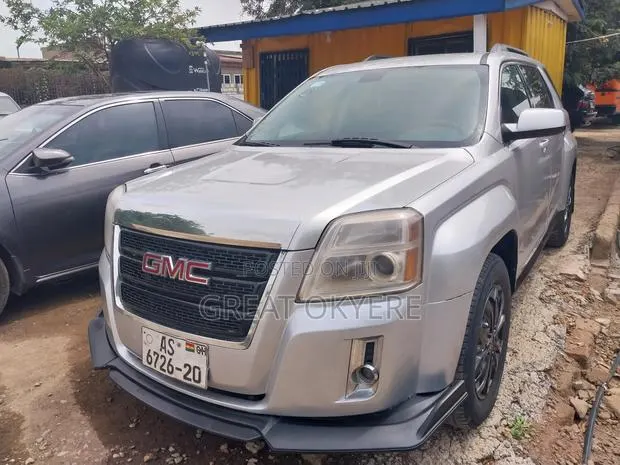 GMC Terrain SLE-2 FWD 2010 Silver · Photo 1