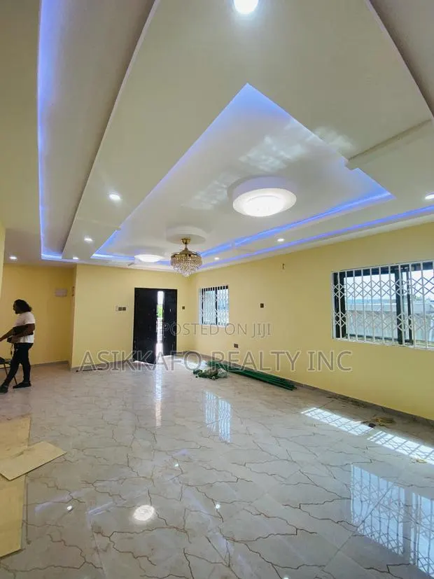 3bdrm Apartment in Manet-Agblezaa, Spintex for rent · Photo 1