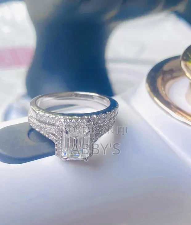Moissanite Diamond 2pcs Wedding Ring · Photo 1