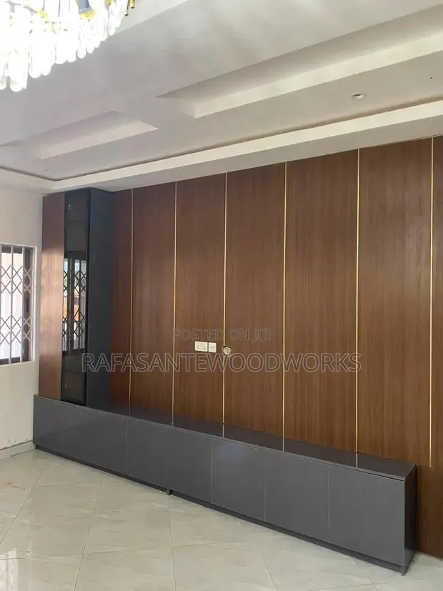 Raf TV Unit With Well Panel and Laminated Plywood · Photo 1