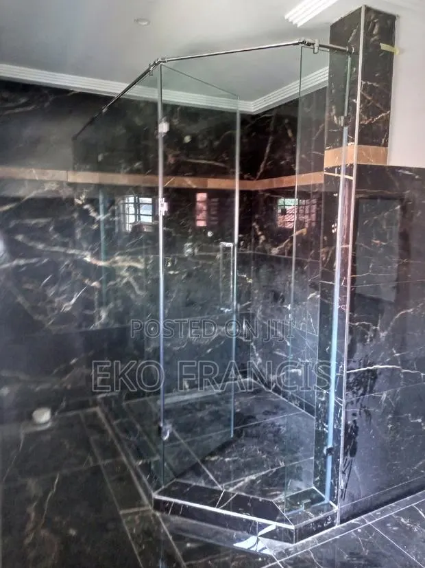 Shower Enclosure Glass C · Photo 1