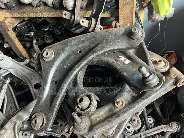 Nissan Roque Lower Arm · Photo 1