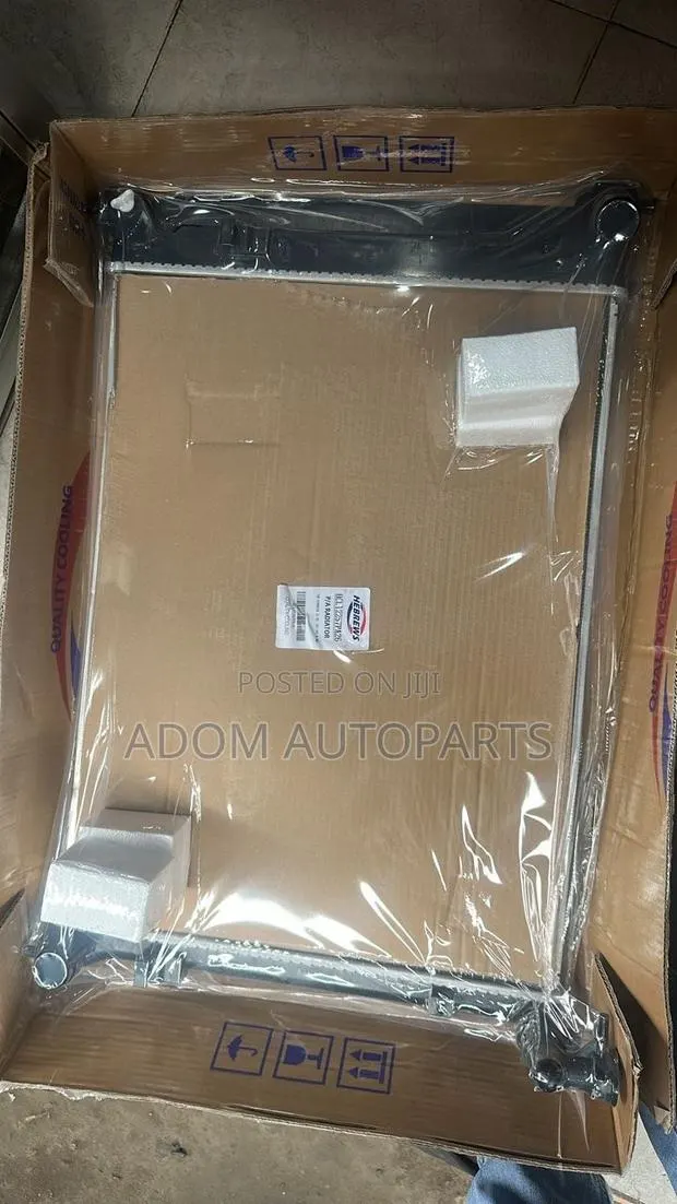 Hyundai Sonata Water Tank Radiator 2015 2016 2017 2018 · Photo 1