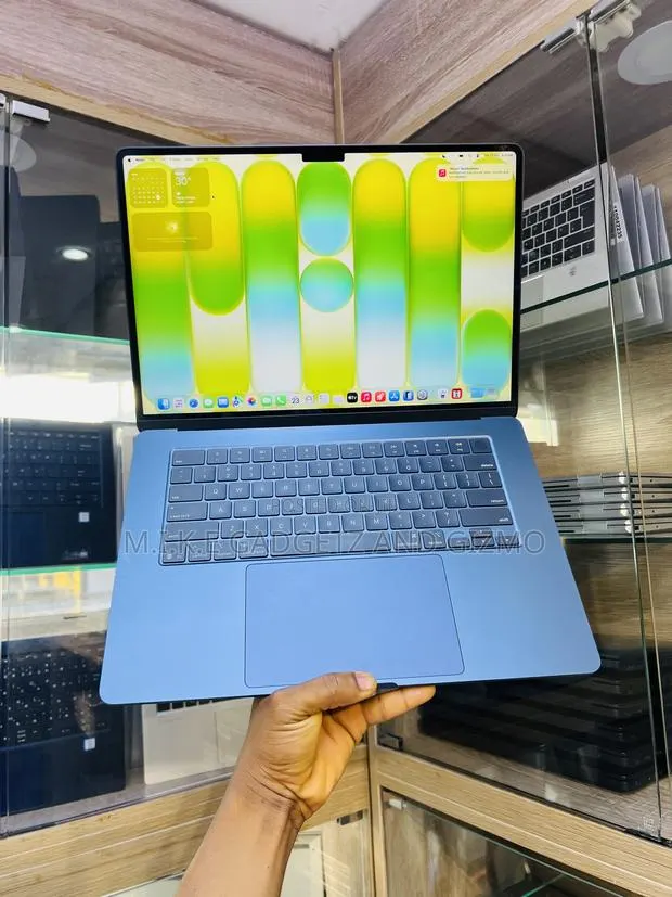 Laptop Apple MacBook Air 2025 M4 8GB Apple M2 SSD 256GB · Photo 1