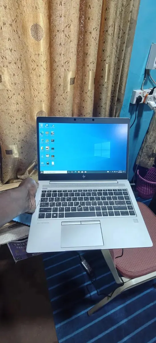 New Laptop HP EliteBook 745 G6 8GB Intel Core i5 SSD 256GB · Photo 1