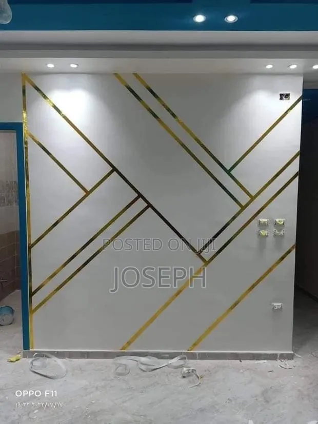 Gold Stripes Wall Design · Photo 1