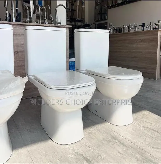 Close Couple (Slim Cistern) · Photo 1