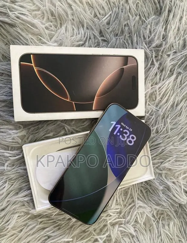 Apple iPhone 16 Pro Max 512 GB Silver · Photo 1