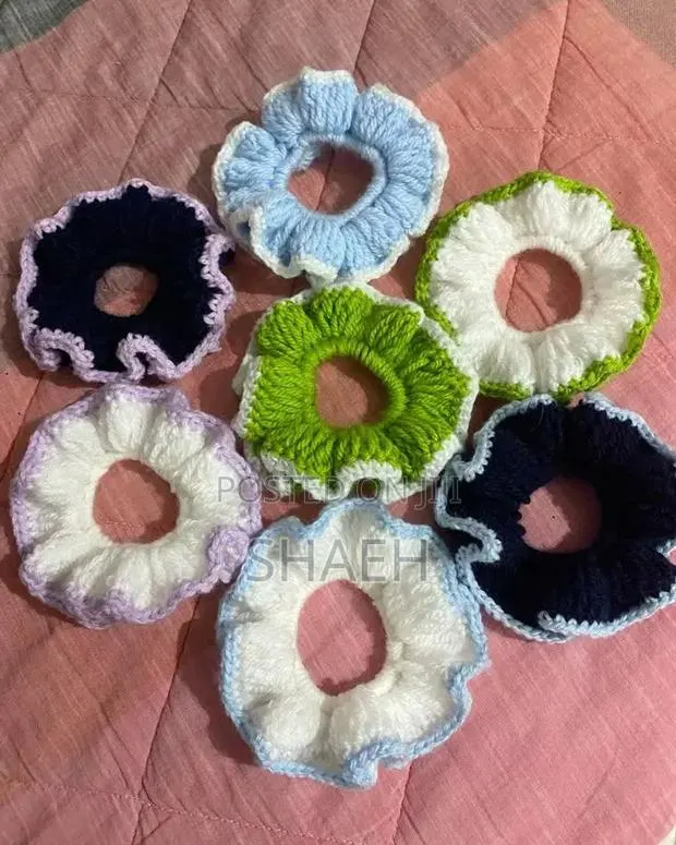 Crochet Scrunchies · Photo 1
