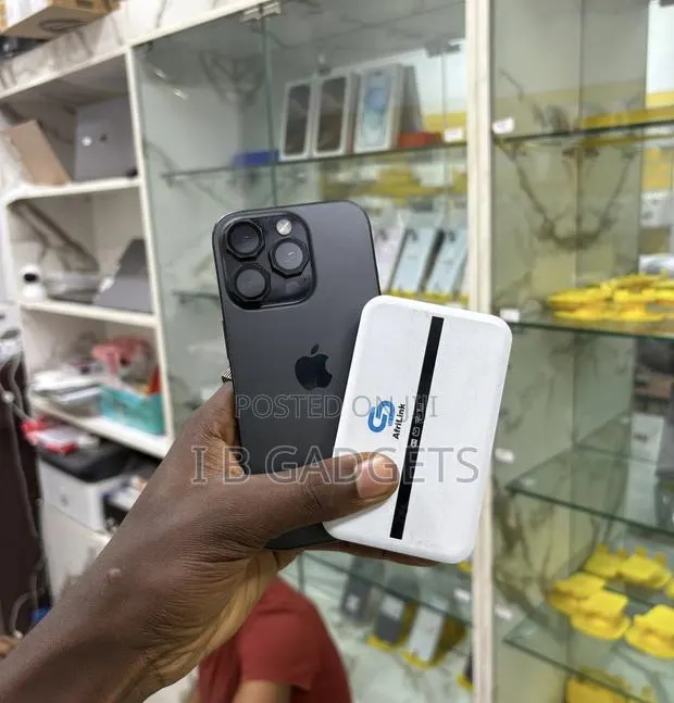 Apple iPhone 16 Pro 128 GB Black · Photo 1