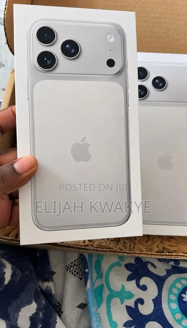 New Apple iPhone 17 Pro Max 256 GB White · Photo 1