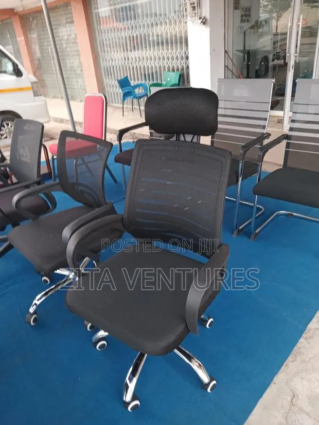Single Office Swivel Chair · Photo 1