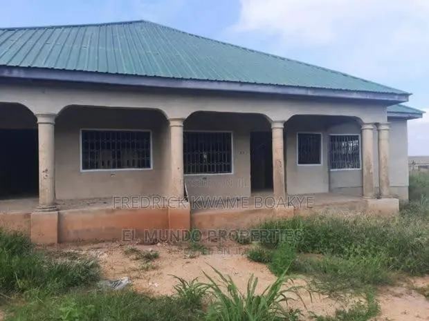 6bdrm House in Brother K Estate, Kumasi Metropolitan for sale · Photo 1