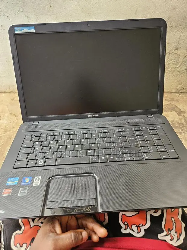 Laptop Toshiba Satellite Pro C650 4GB Intel Core i3 HDD 500GB · Photo 1
