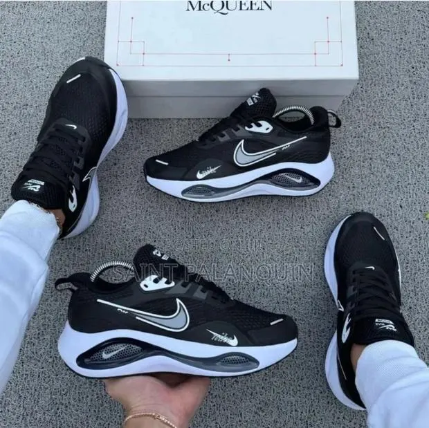 Black And White Nike Air Zoom · Photo 1