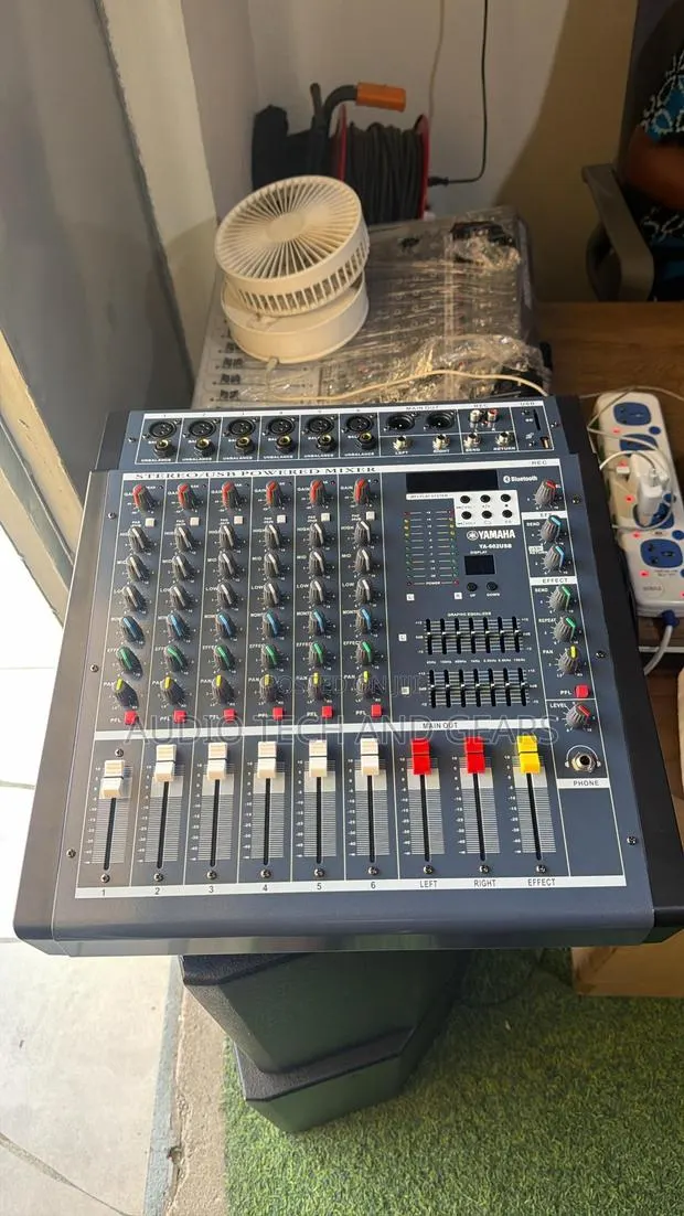 Yamaha Ya-602usb 6 Channel Powered Mixer · Photo 1