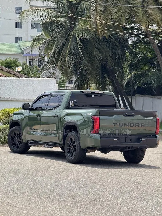 Toyota Tundra SR5 2022 Green · Photo 1