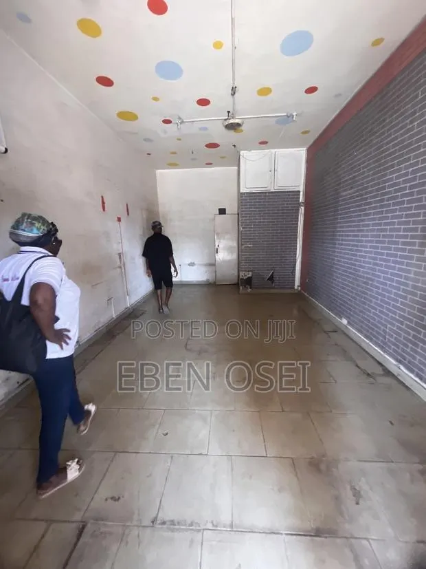 Shop Rent at Dansoman-Roundabout Areas · Photo 1