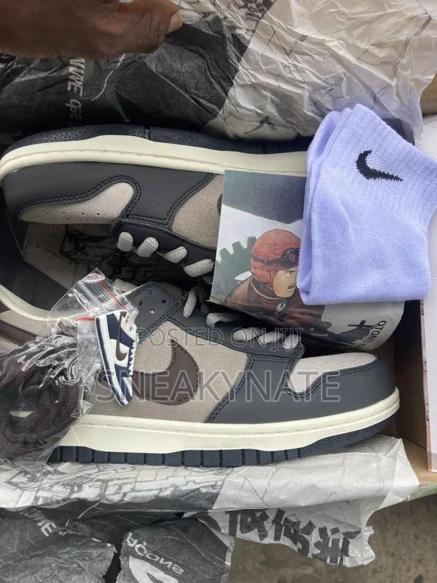 Nike SB Low Dunks Unisex Sneakers · Photo 1