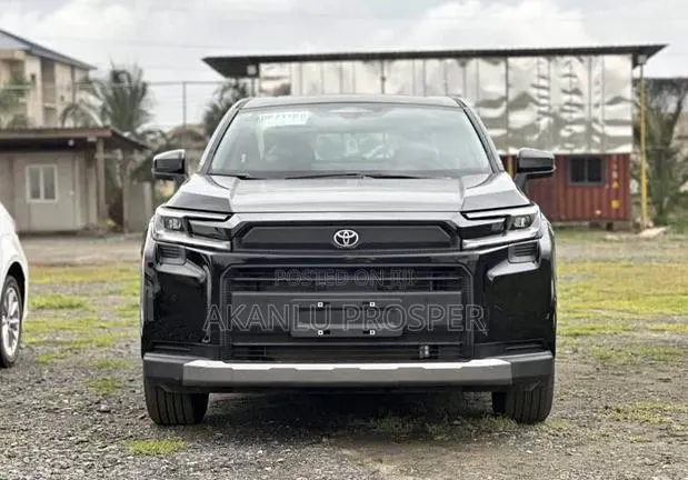 New Toyota RAV4 XLE Premium 2026 Black · Photo 1