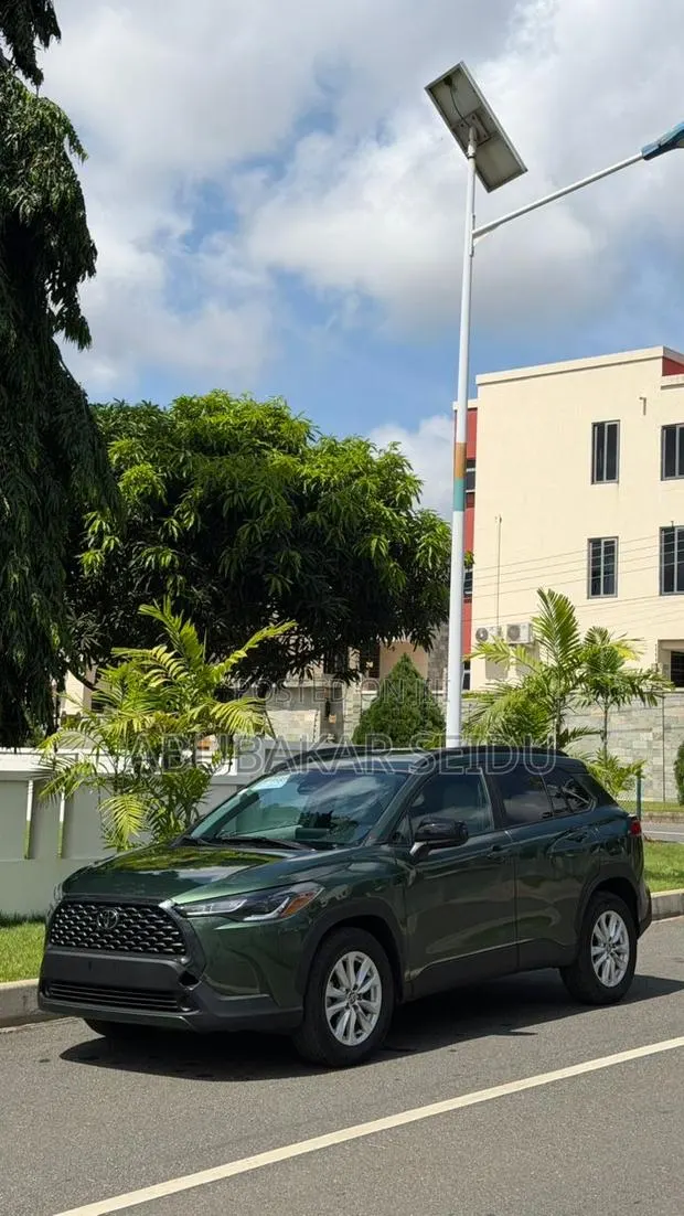 Toyota Corolla Cross LE 4WD 2024 Green · Photo 1