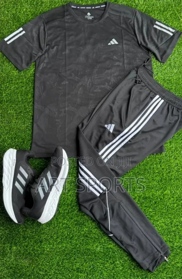 Adidas Sports / Gym Set With Sneakers · Photo 1