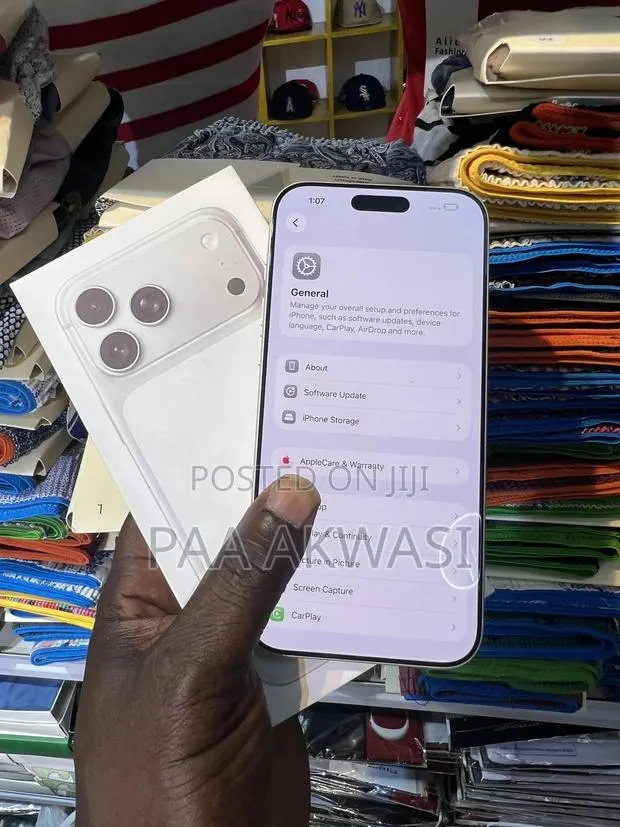 Apple iPhone 17 Pro Max 256 GB Silver · Photo 1