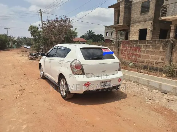 Pontiac Vibe 2009 White · Photo 1