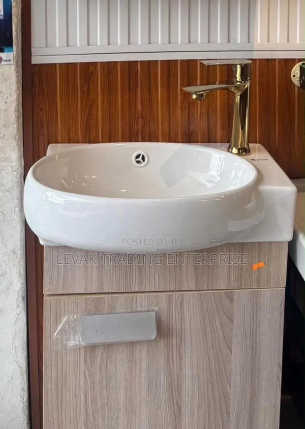 Small Bathroom Basin · Photo 1