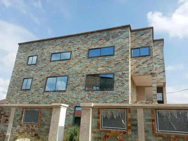 Stone Wall Cladding | Stone Laying Building Facade | Custom Designs · Photo 1