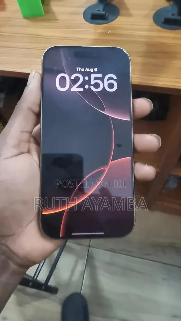 Apple iPhone 16 Pro 128 GB Gray · Photo 1