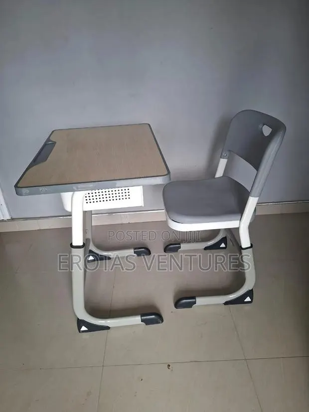 Student Table and Chair · Photo 1