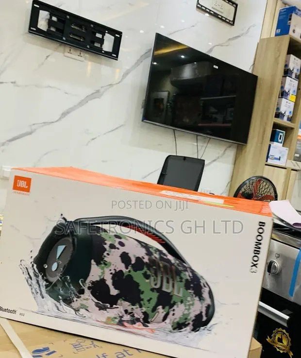 Powerful Clear JBL Black Bluetooth Boombox 3 Speaker · Photo 1