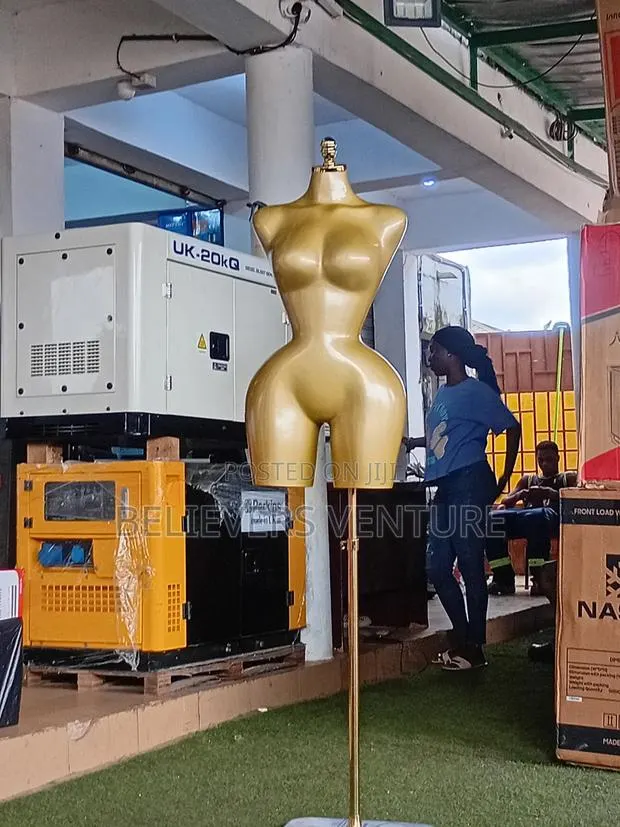 Life-Size Mannequin for Clothing Exhibition · Photo 1