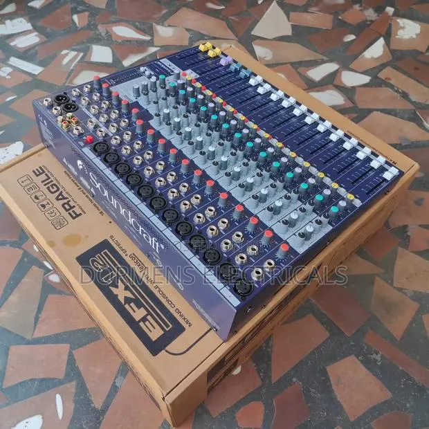 Soundcraft (Efx12) · Photo 1