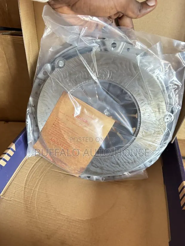 Isuzu 4JB1 Aisin Pressure Plate · Photo 1