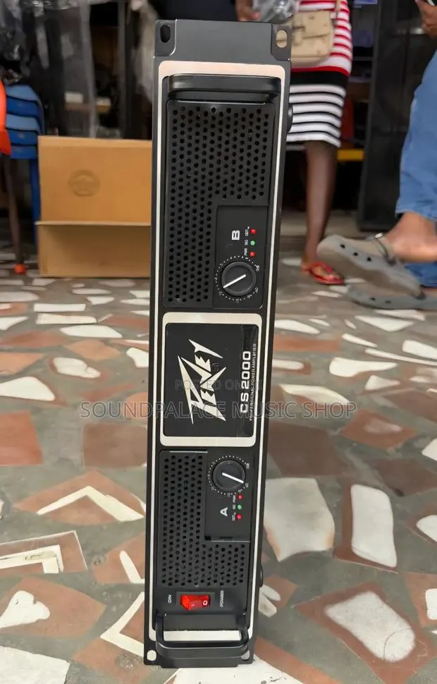 Peavey CS 2000 Professional Power Amplifier · Photo 1