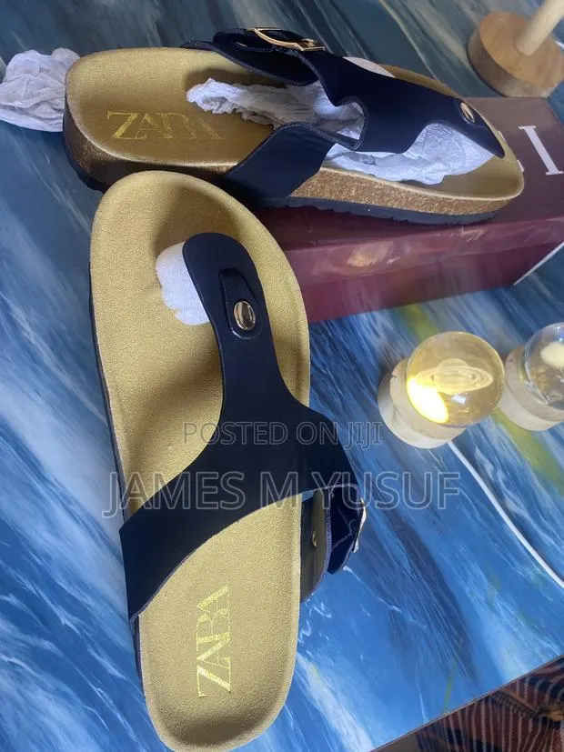 Zara Beck Slippers Is in New Arrival · Photo 1