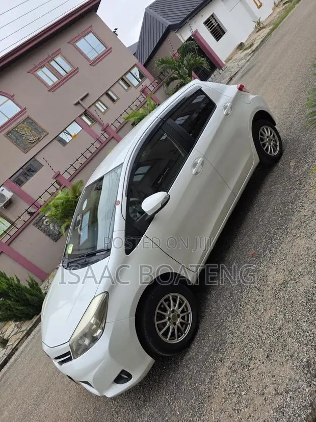 Toyota Vitz 1.3 AWD 5dr 2013 White