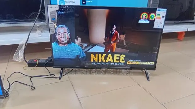 Asano 32” Stream Play 32" Smart Tv · Photo 1