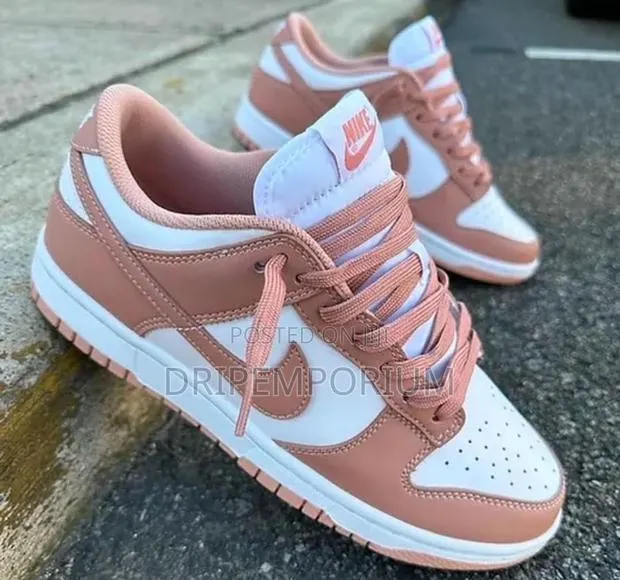 Nike Dunk Low · Photo 1