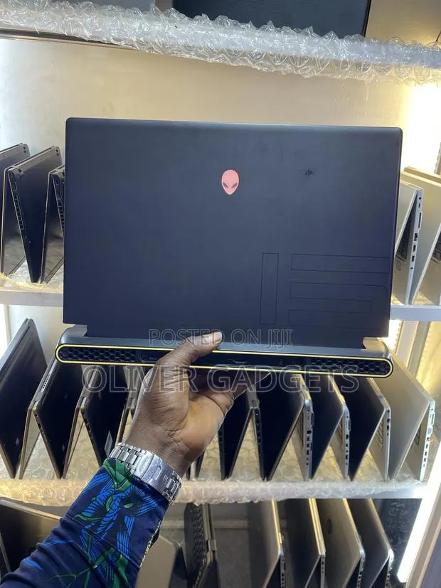 Laptop Alienware M15 R7 32GB AMD Ryzen 9 SSD 1T · Photo 1
