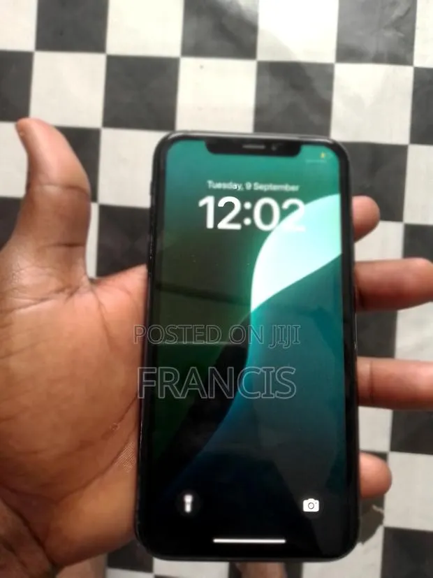 Apple iPhone XR 64 GB Black · Photo 1