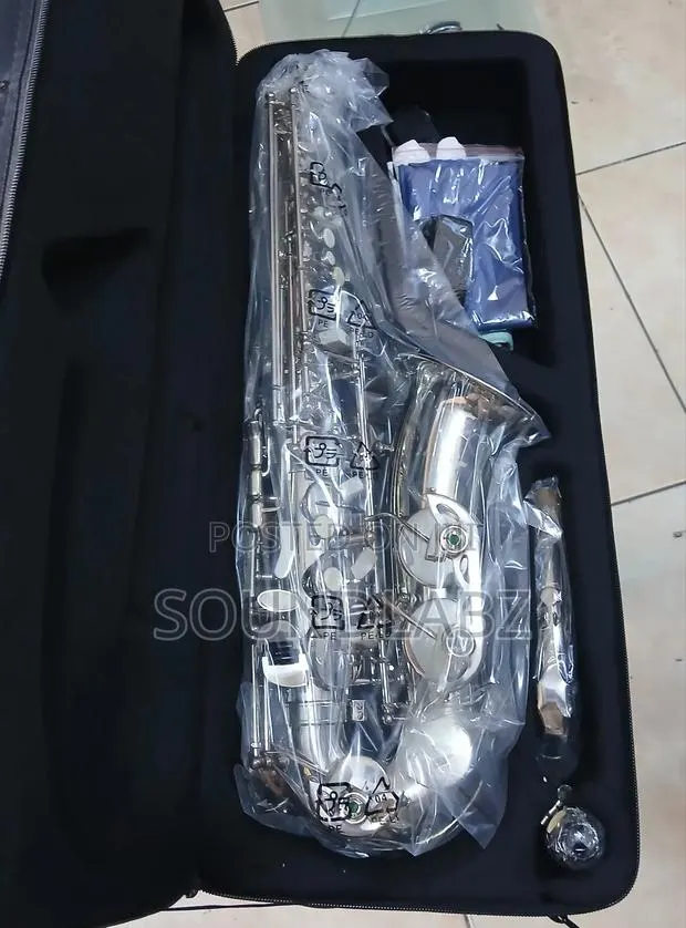 Yamaha Silver Alto Saxophone · Photo 1
