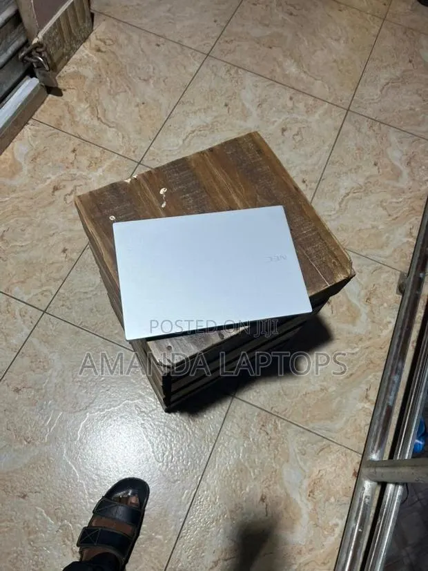 Laptop Lenovo 100e 8GB Intel Core i5 SSD 256GB · Photo 1