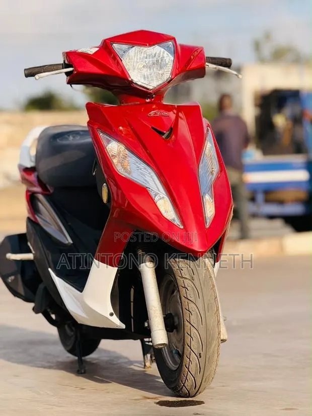 Piaggio Scooter 2016 Red · Photo 1